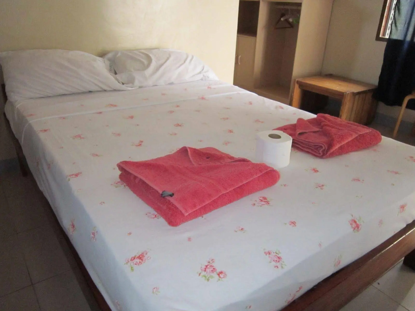 Flora's Dive & Resort