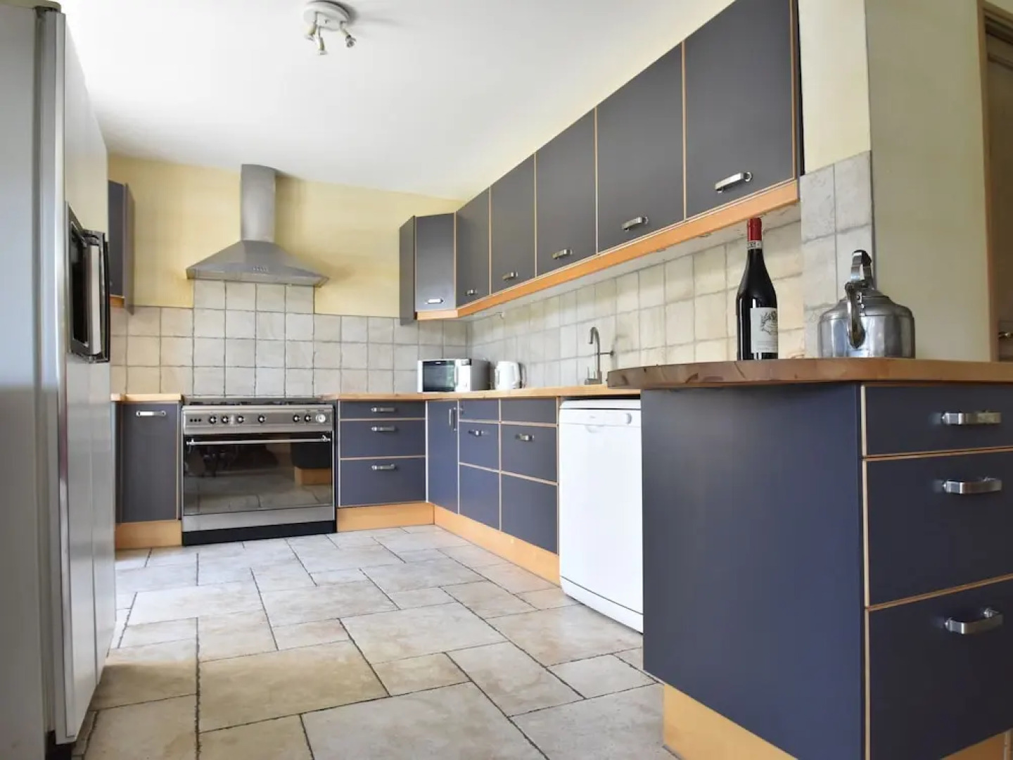 Spacious Villa in Vaison-la-Romaine with Swimming Pool