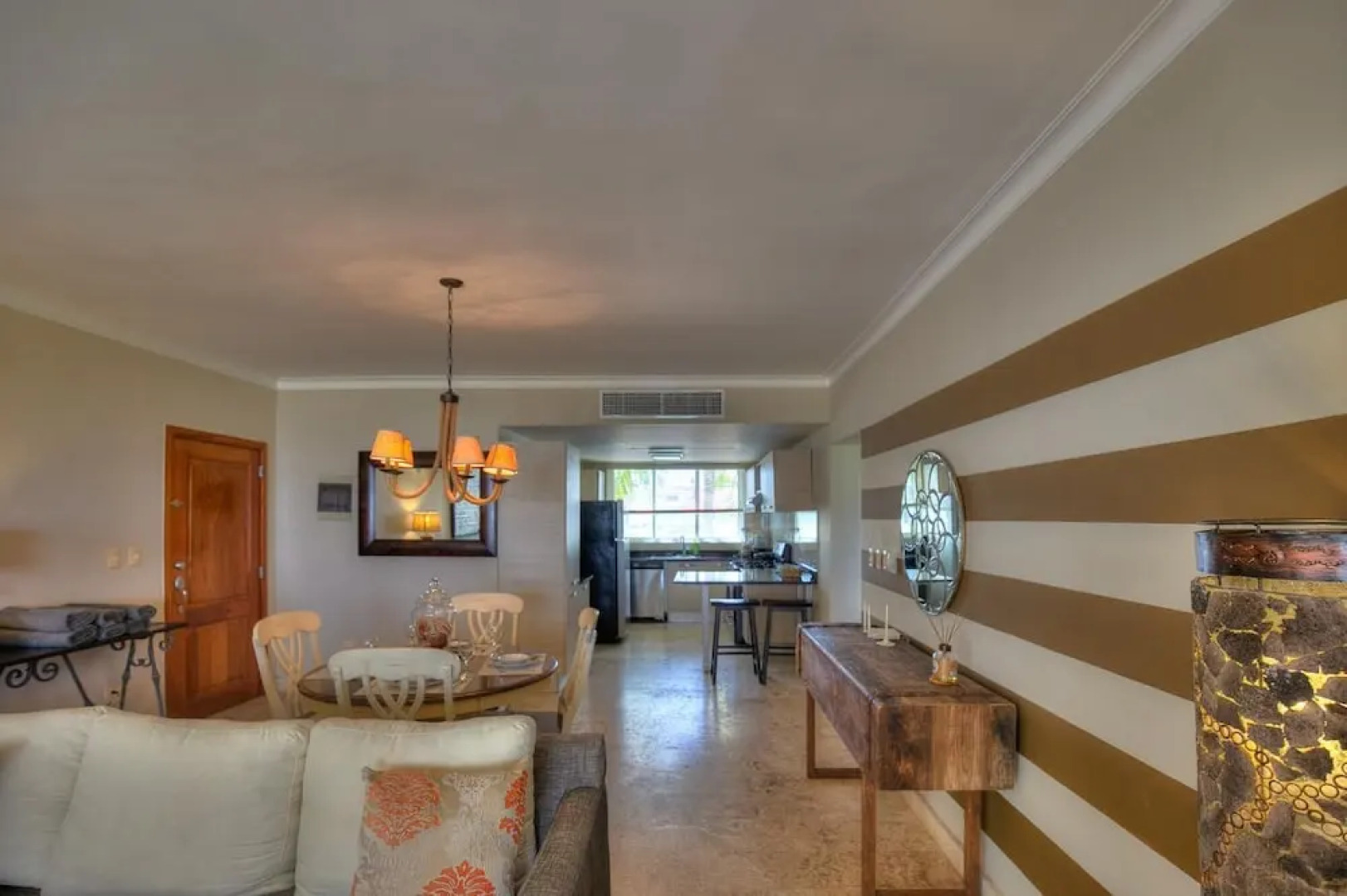 Beachfront Glamorous Apartment With Ocean Views