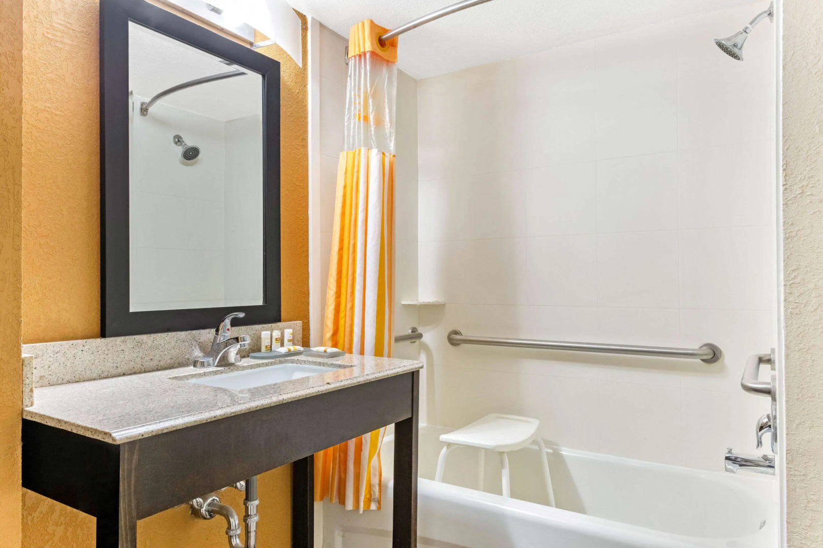 La Quinta Inn & Suites by Wyndham Tampa North I-75