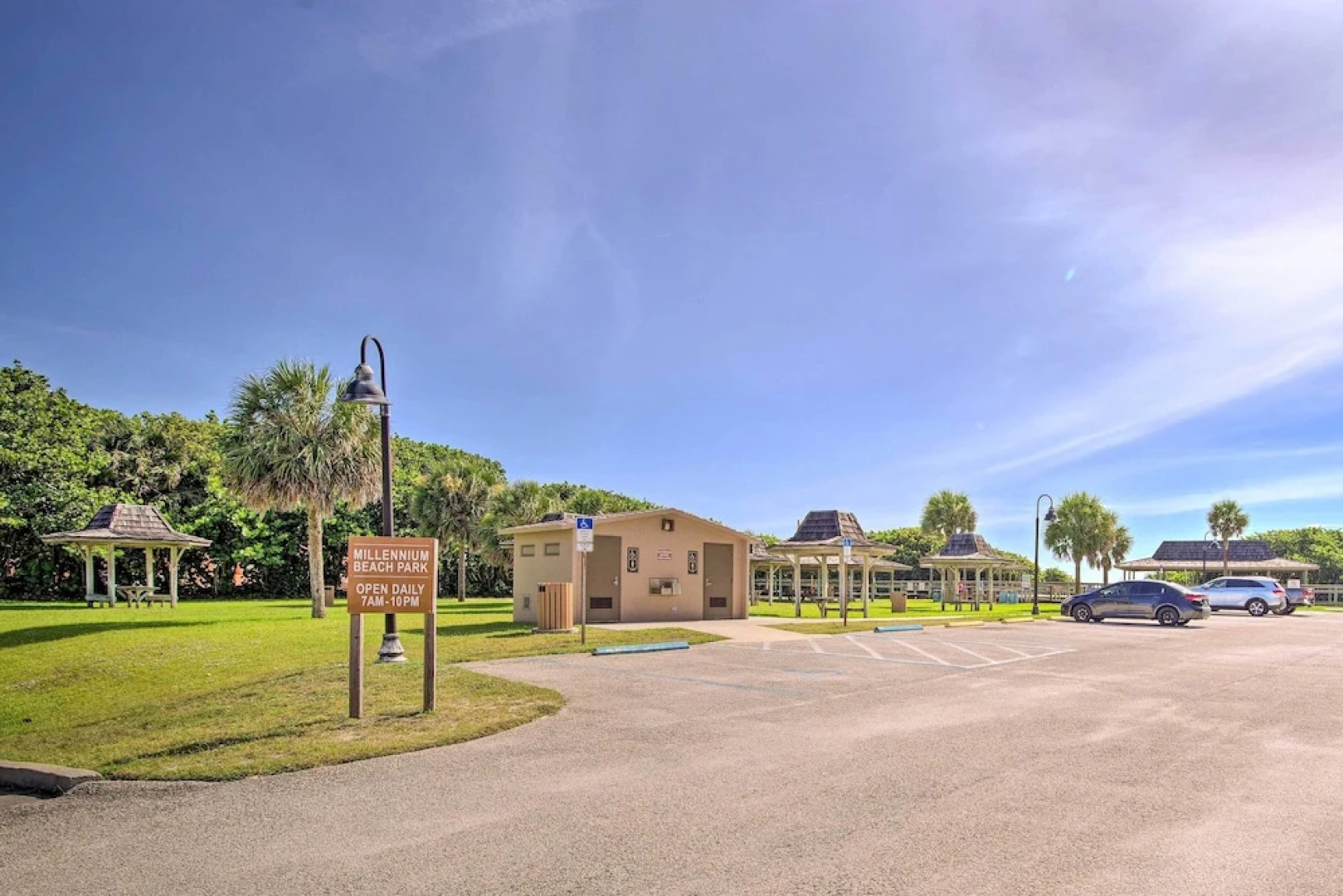 Quiet Satellite Beach Home w/ Lanai, Walk to Beach