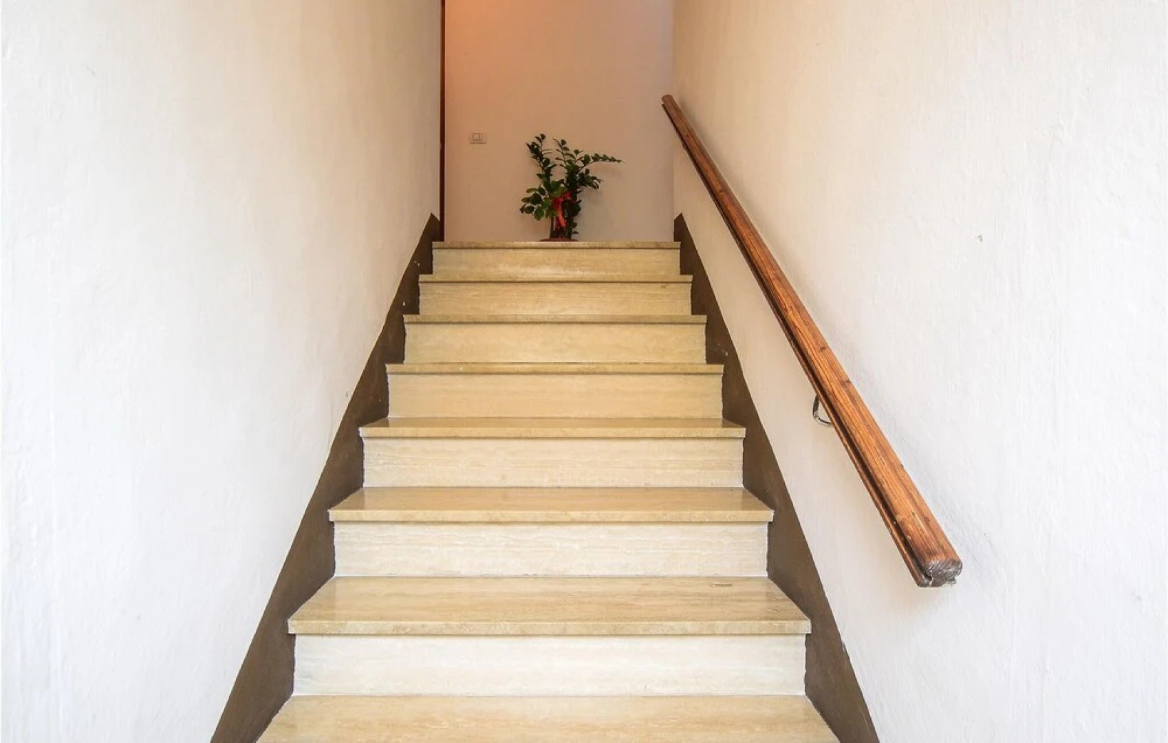 Beautiful Apartment in Cecina With 1 Bedrooms