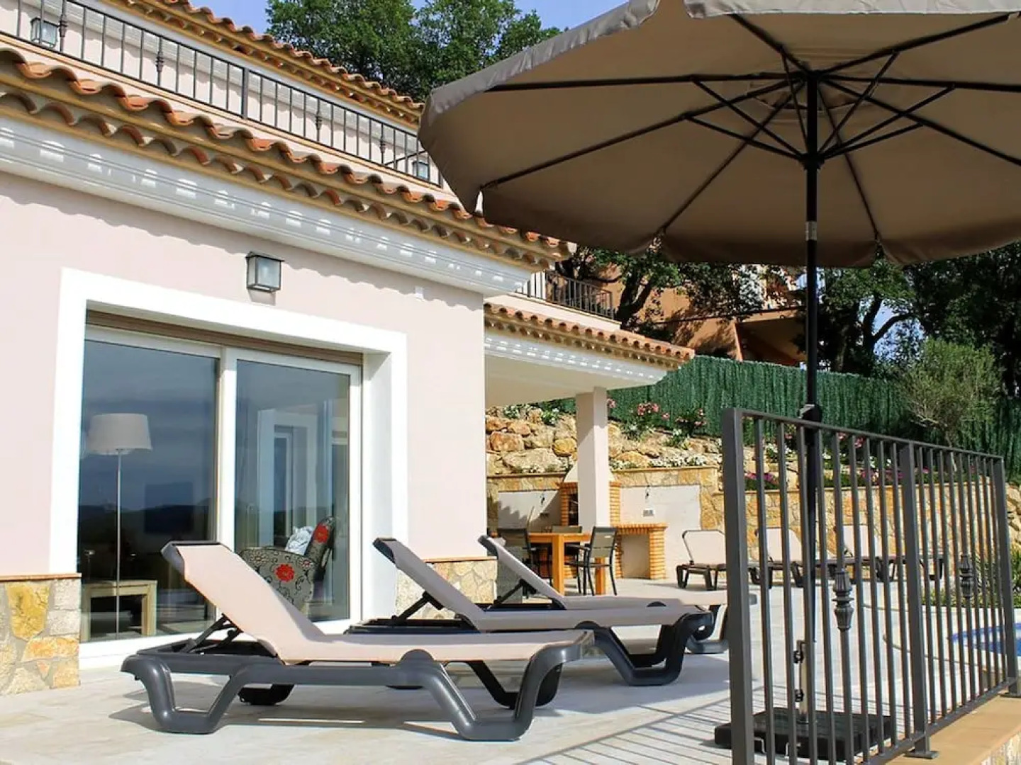 Beautiful Villa With Fantastic View and Infinity Pool Near Santa Cristina D'aro