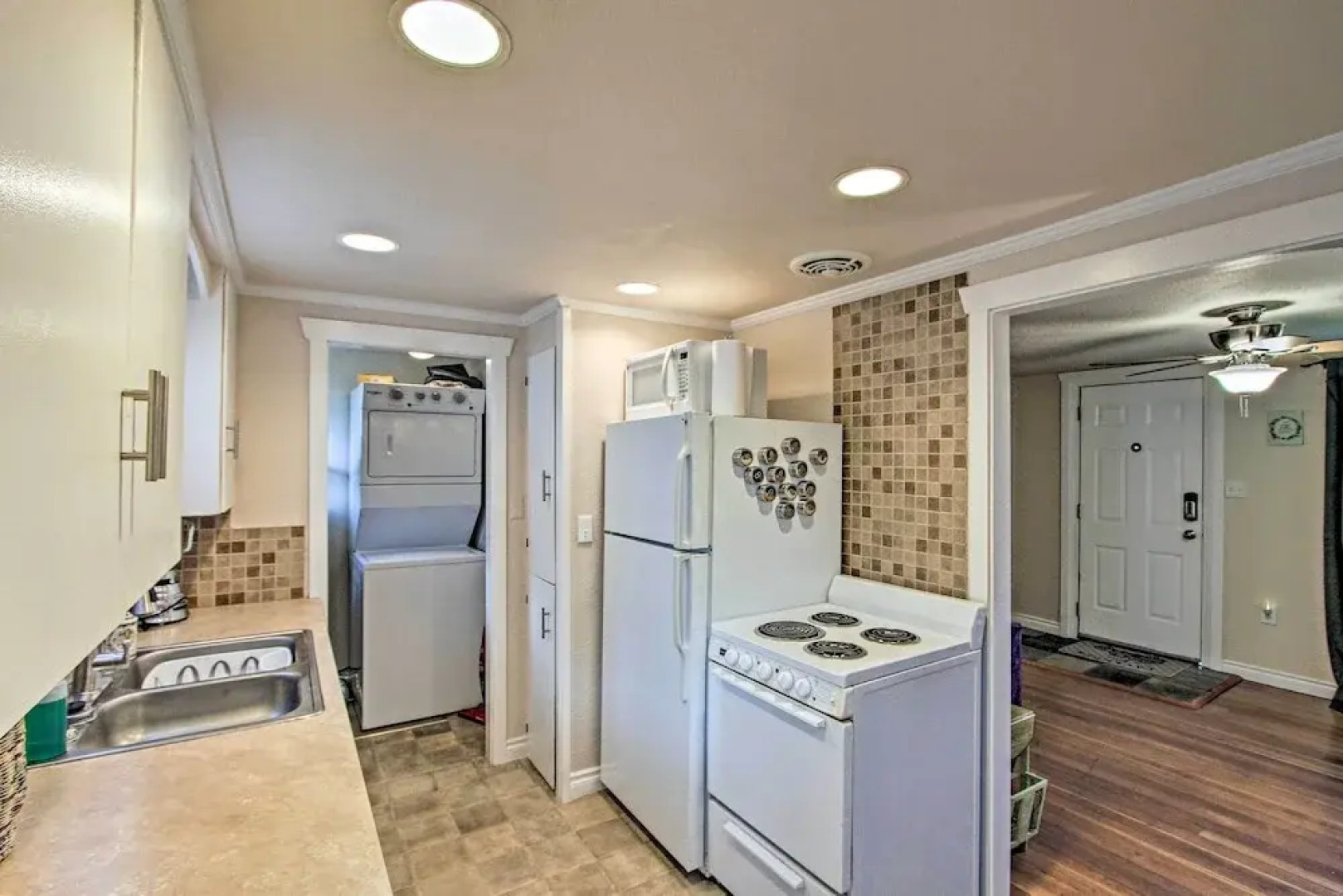 Lovely Tacoma Cottage w/ Fire Pit, Near Dtwn!