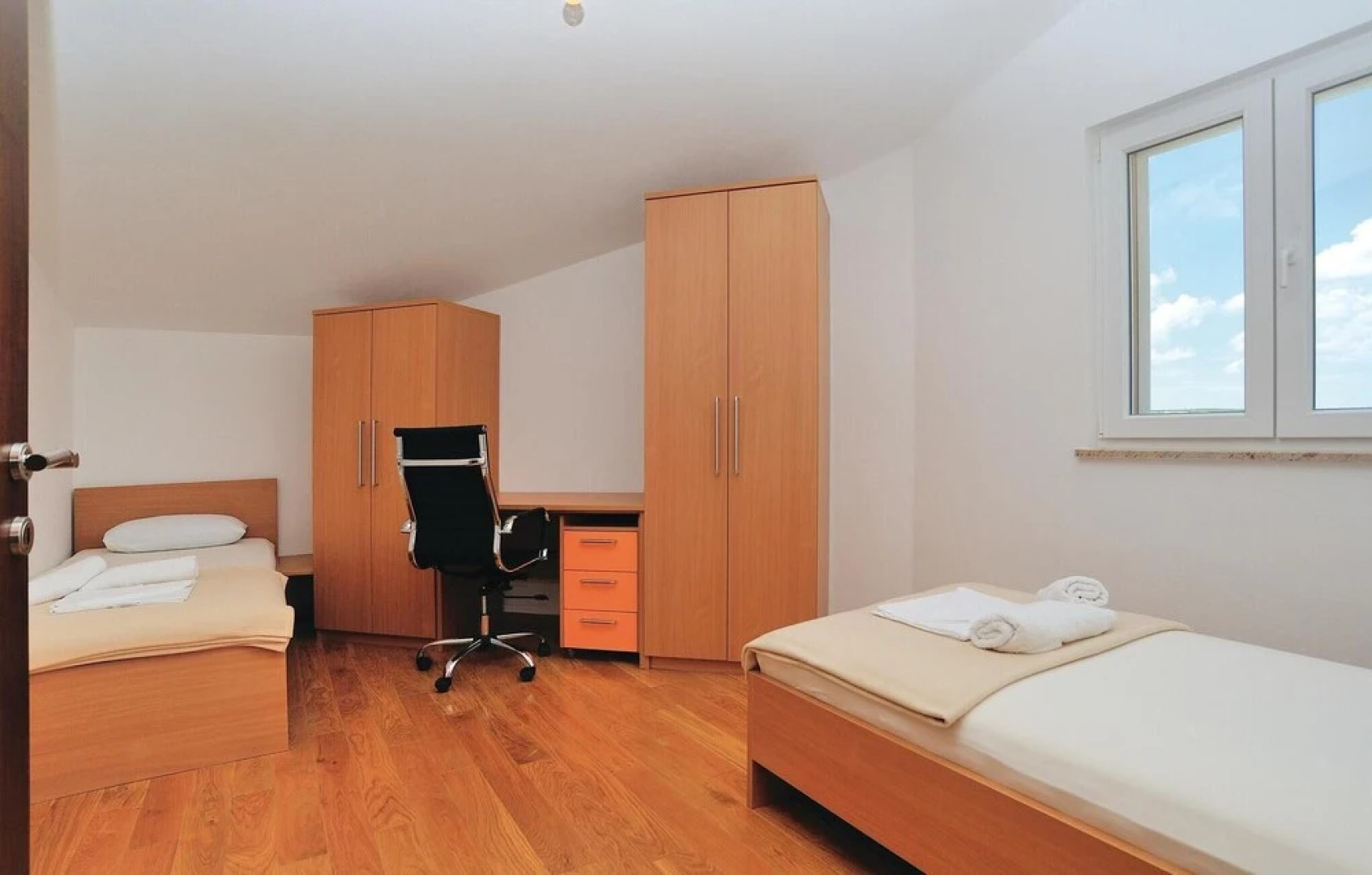 Beautiful Home in Pridraga With Wifi and 5 Bedrooms