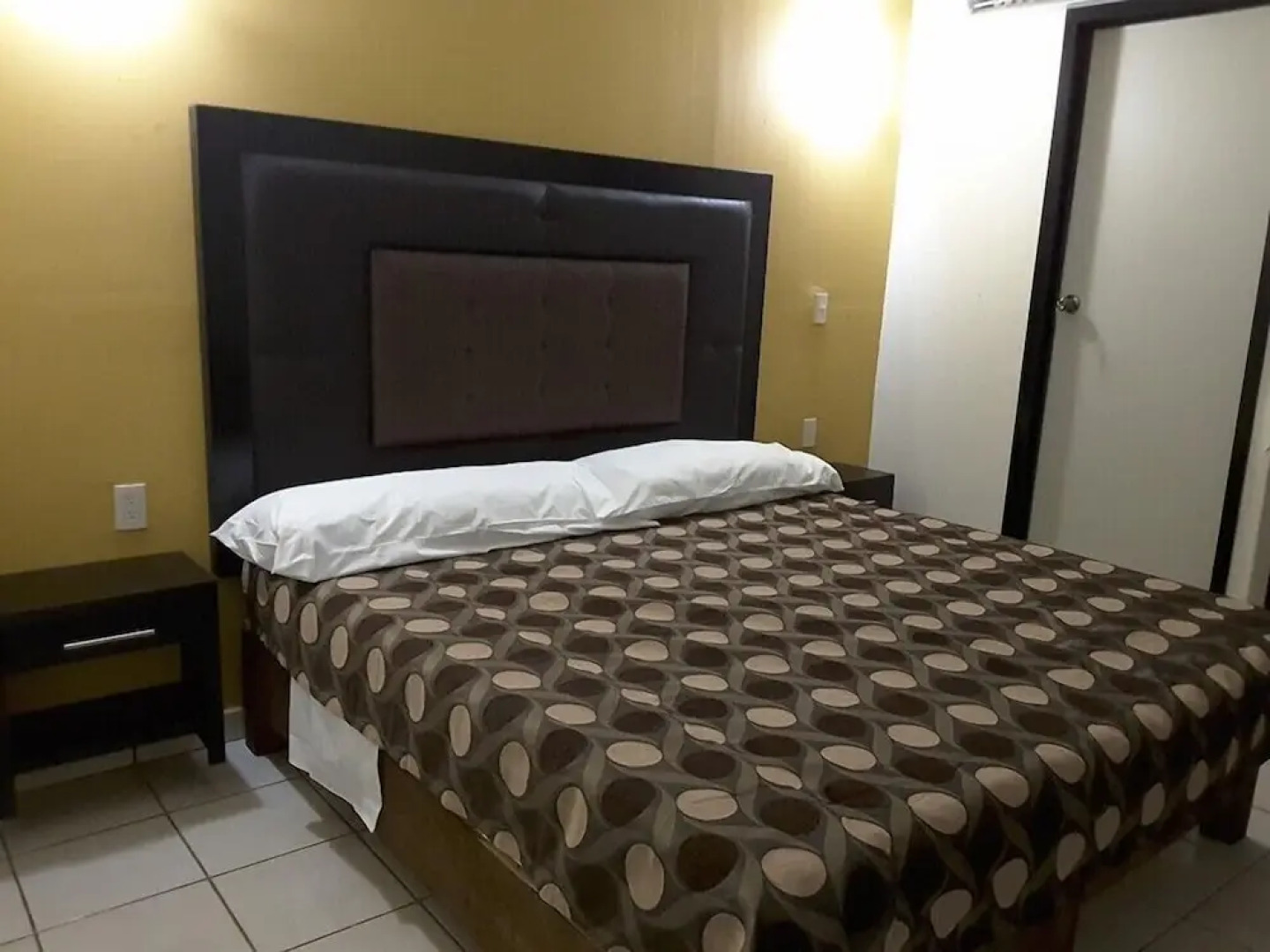 Hotel Fiesta Nueva Italia Inn