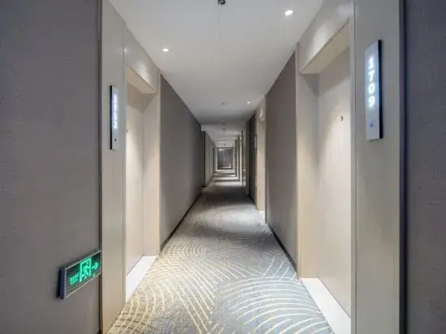 Echarm Hotel (Guigang Pingnan Central Square)