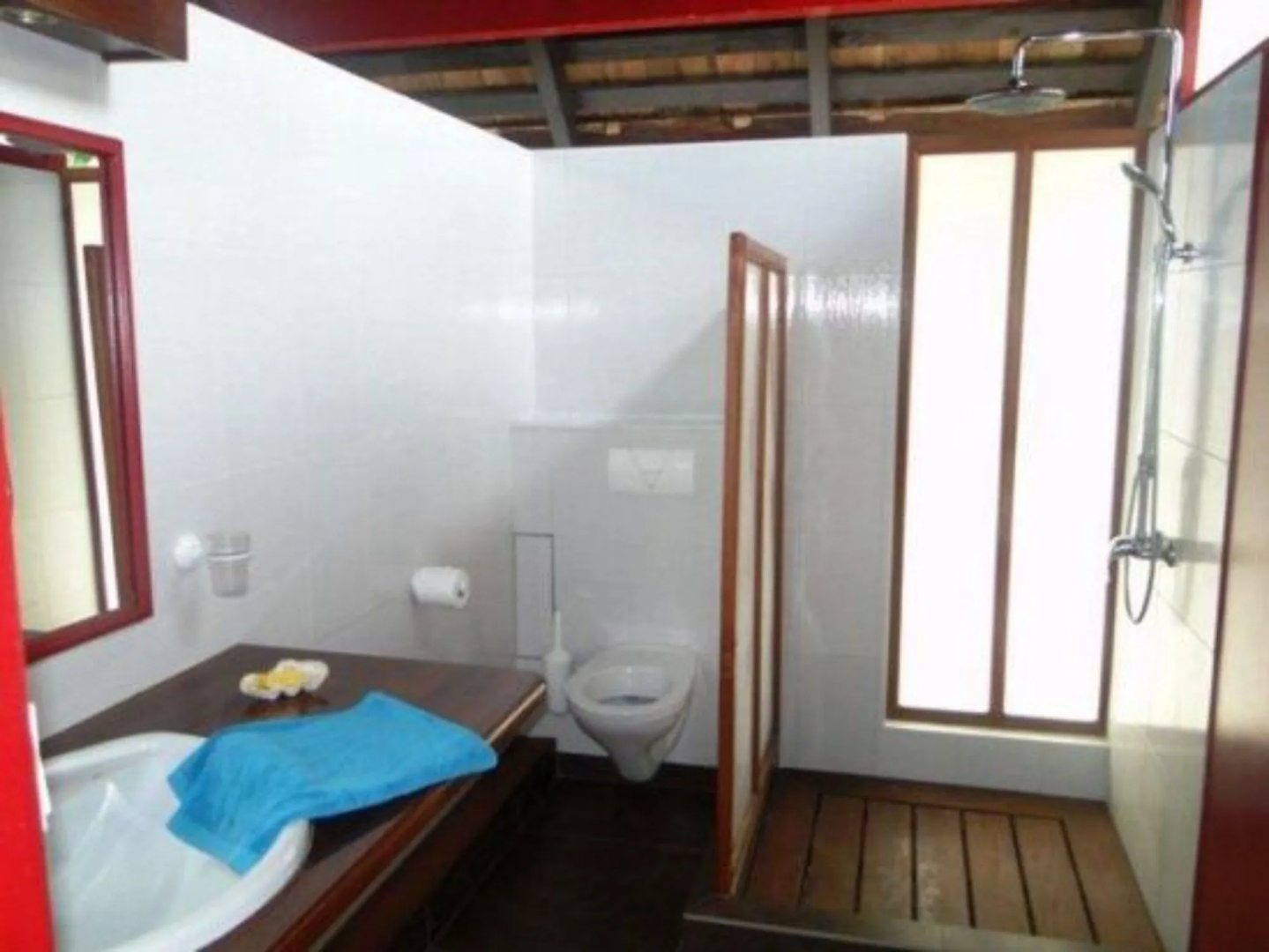 Linareva Moorea Beach Resort