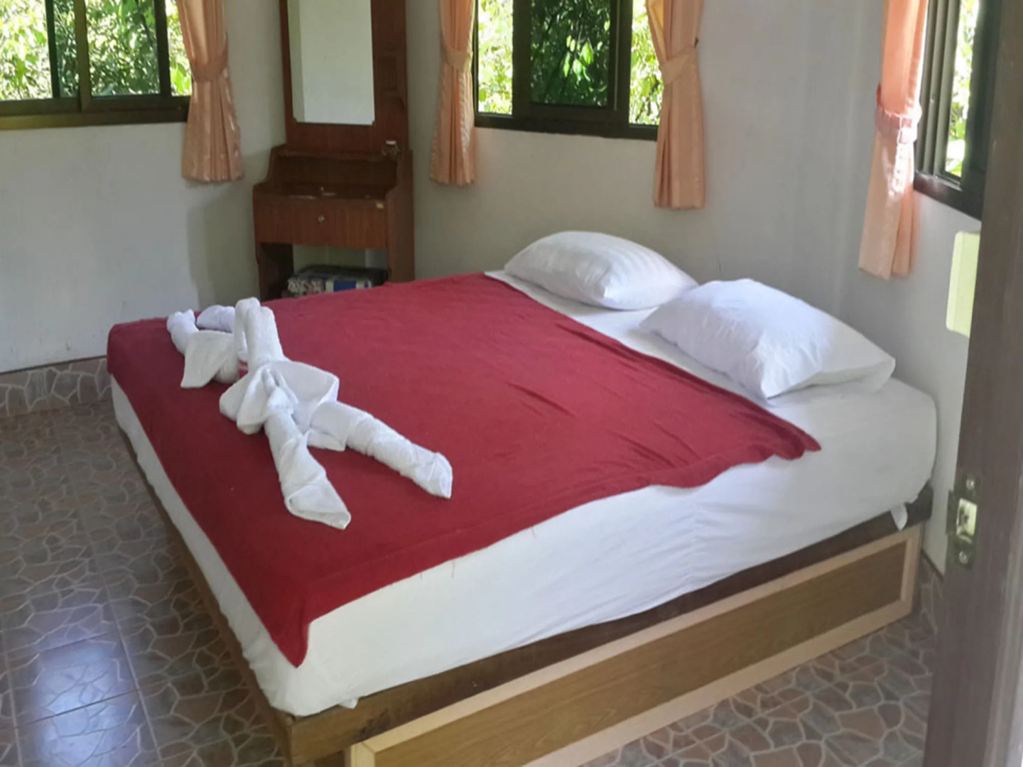 Khao Sok Jungle Huts