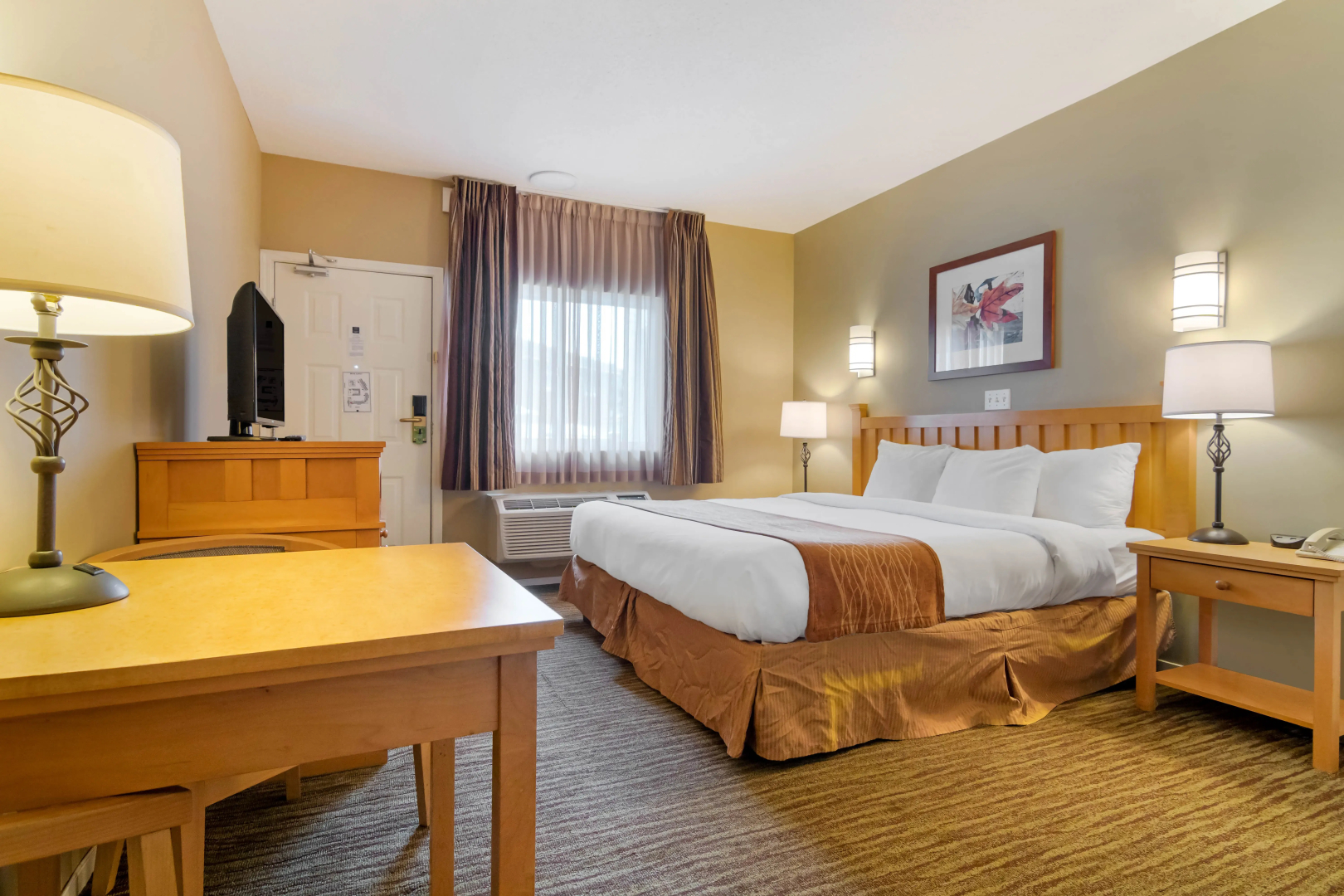 Econo Lodge Inn & Suites