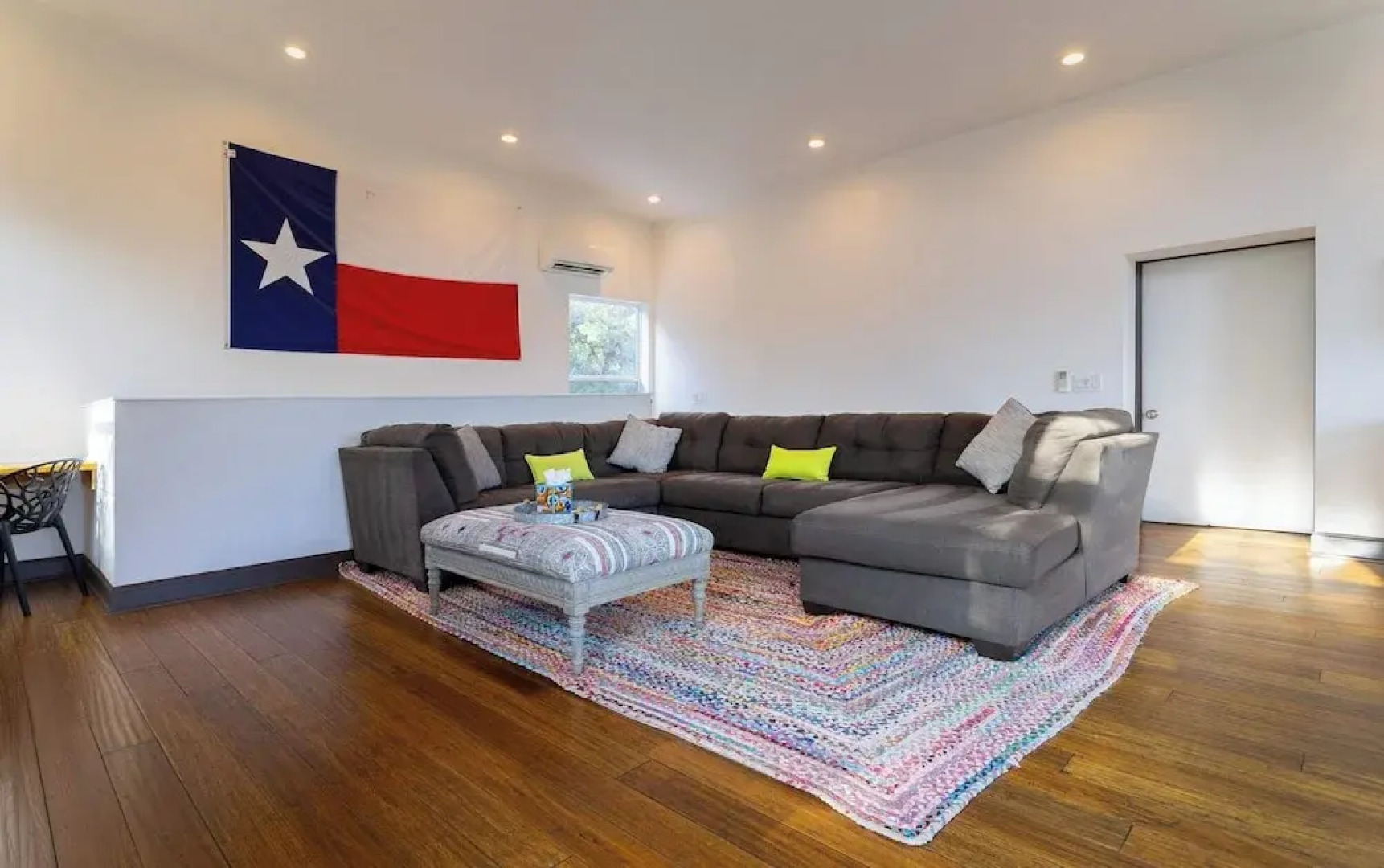 Willie's Hill Country Hideaway - Stay for 8 With Hot Tub & Fire Pit