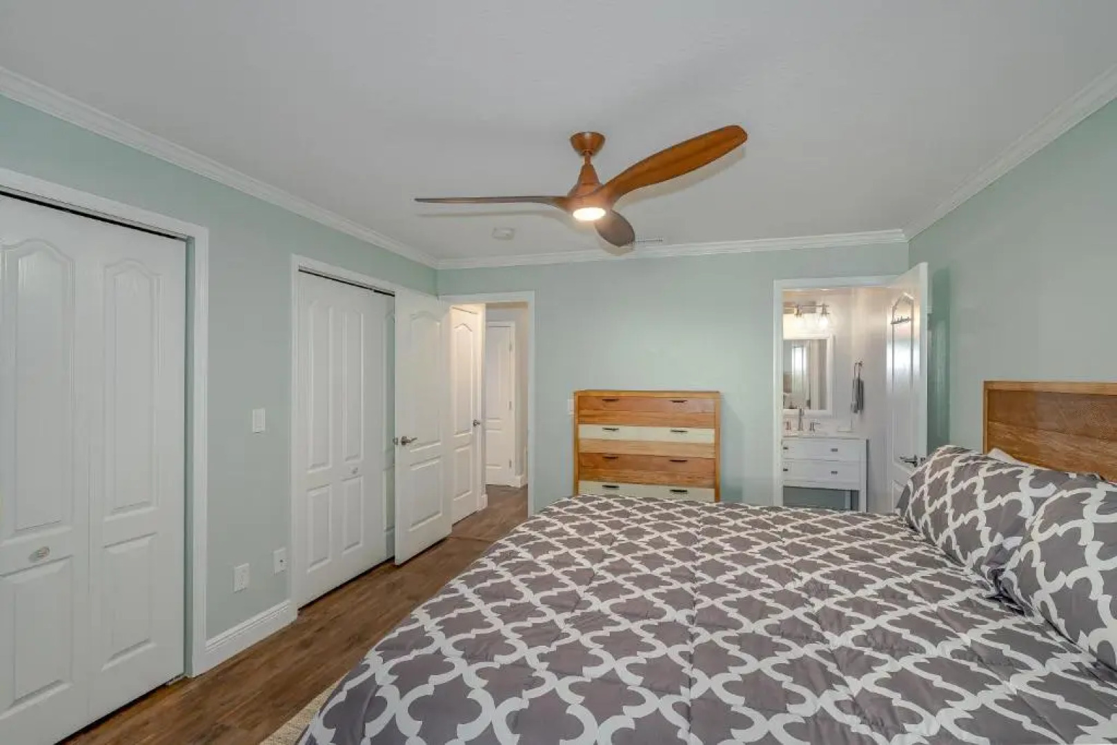 Charming Surf Bungalow Just 30 Seconds to the Beach!