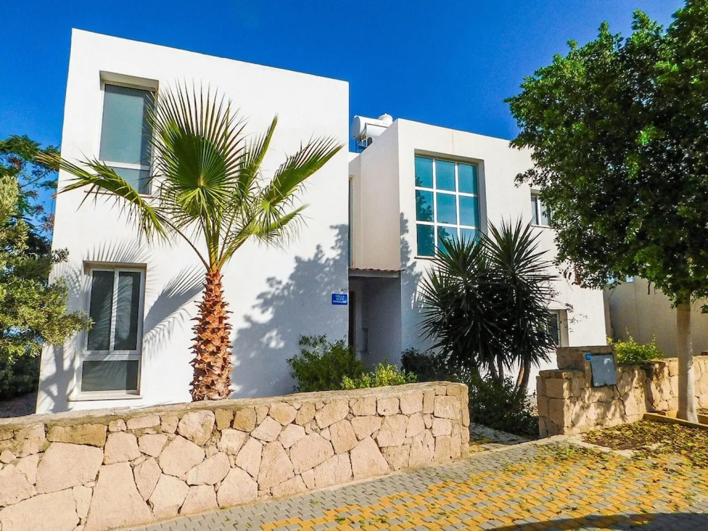 Sea Cliff villa, 4 beds, sleeps 2- 7, Free Wifi, Heated Pool option.