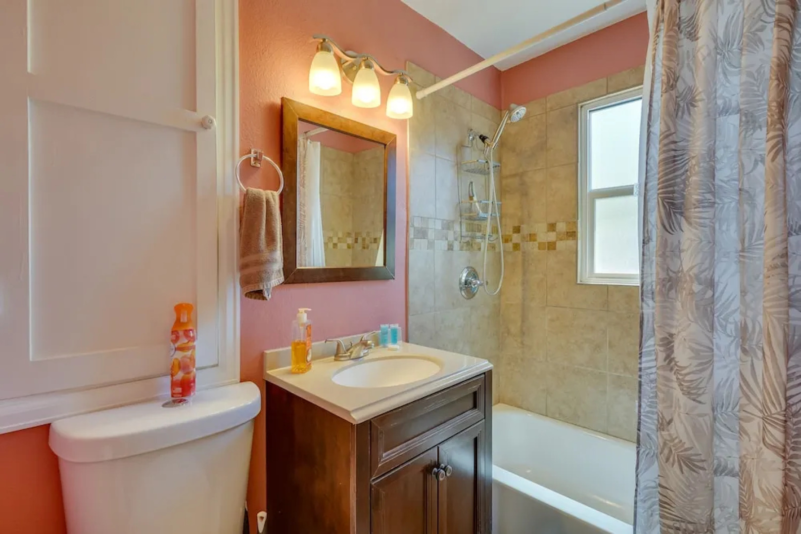 Pueblo House by Riverwalk, 2 Miles to Fairgrounds!