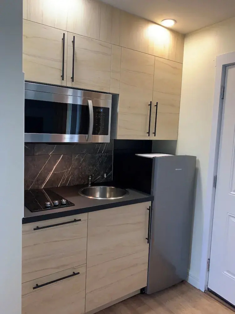 Auberge Shores Inn & Hotel