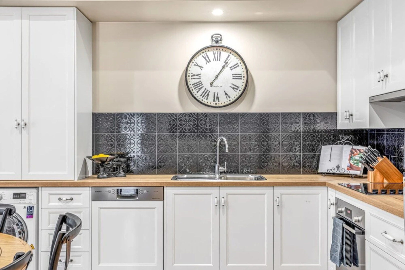 Grandview Accommodation - The Elm Tree Apartments