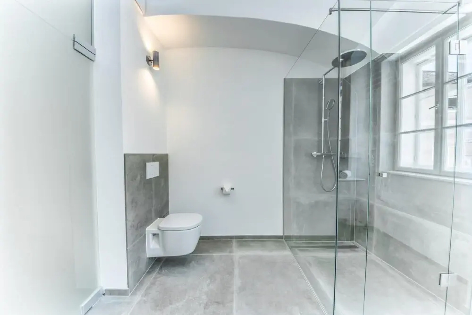 Deluxe Studio Art Collection With King Bed View and Air Conditioning