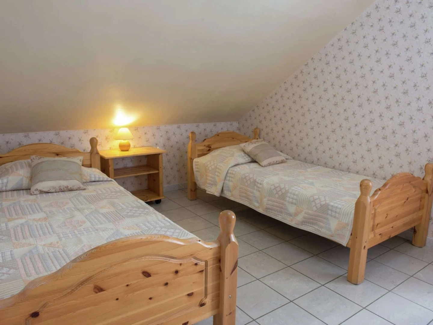 Group Stay With Pool, Chevron