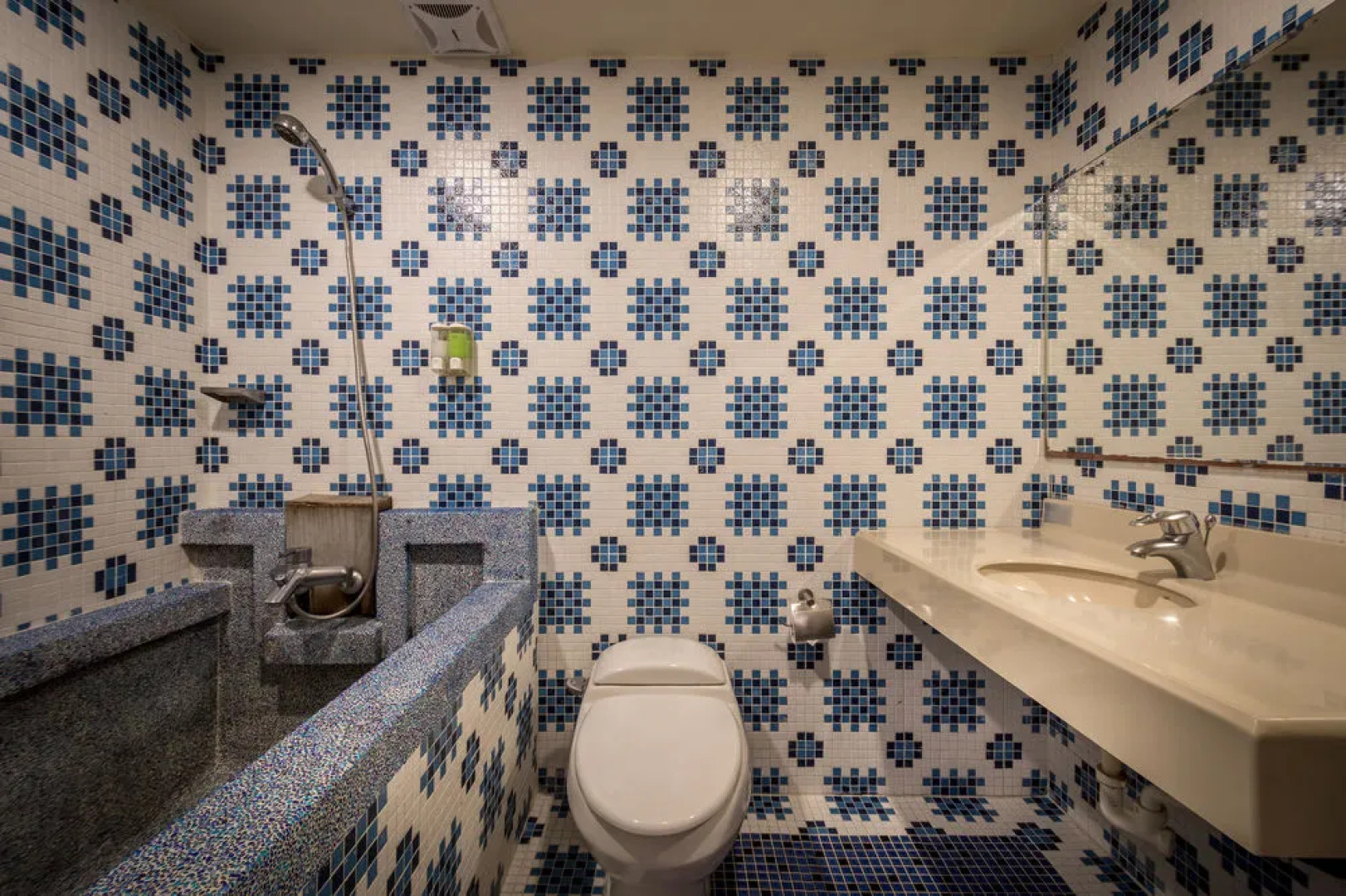 CRYSTAL RESORT - Continental Club