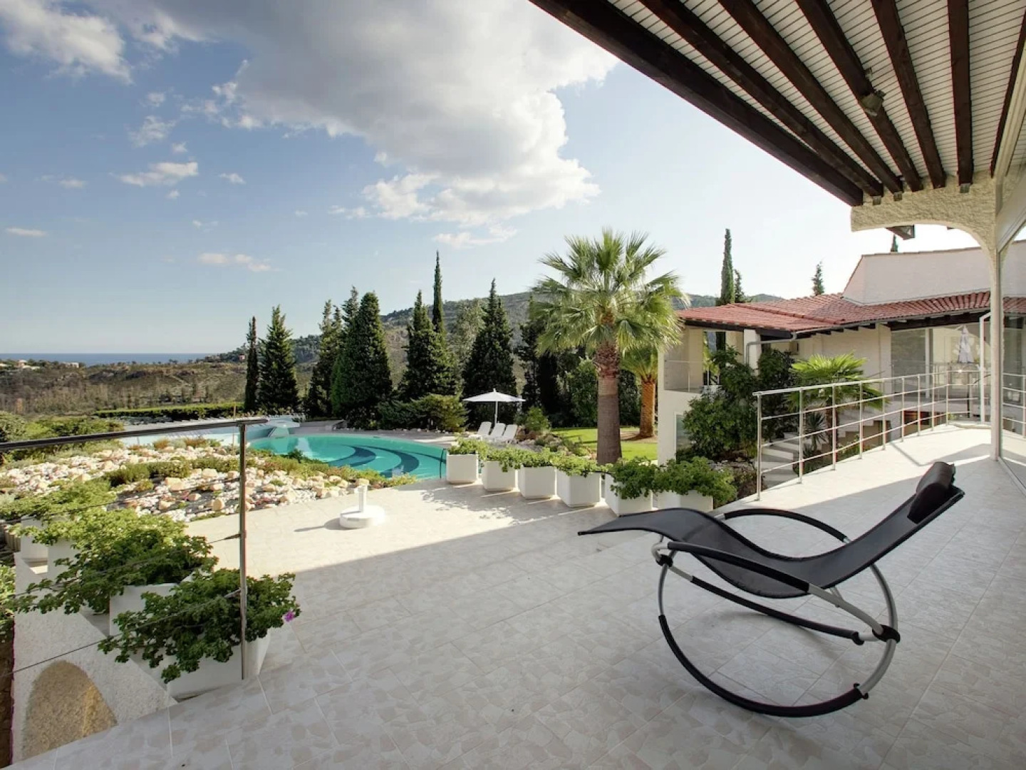 Hilltop Villa in Mandelieu-la-napoule With Sauna & Pool