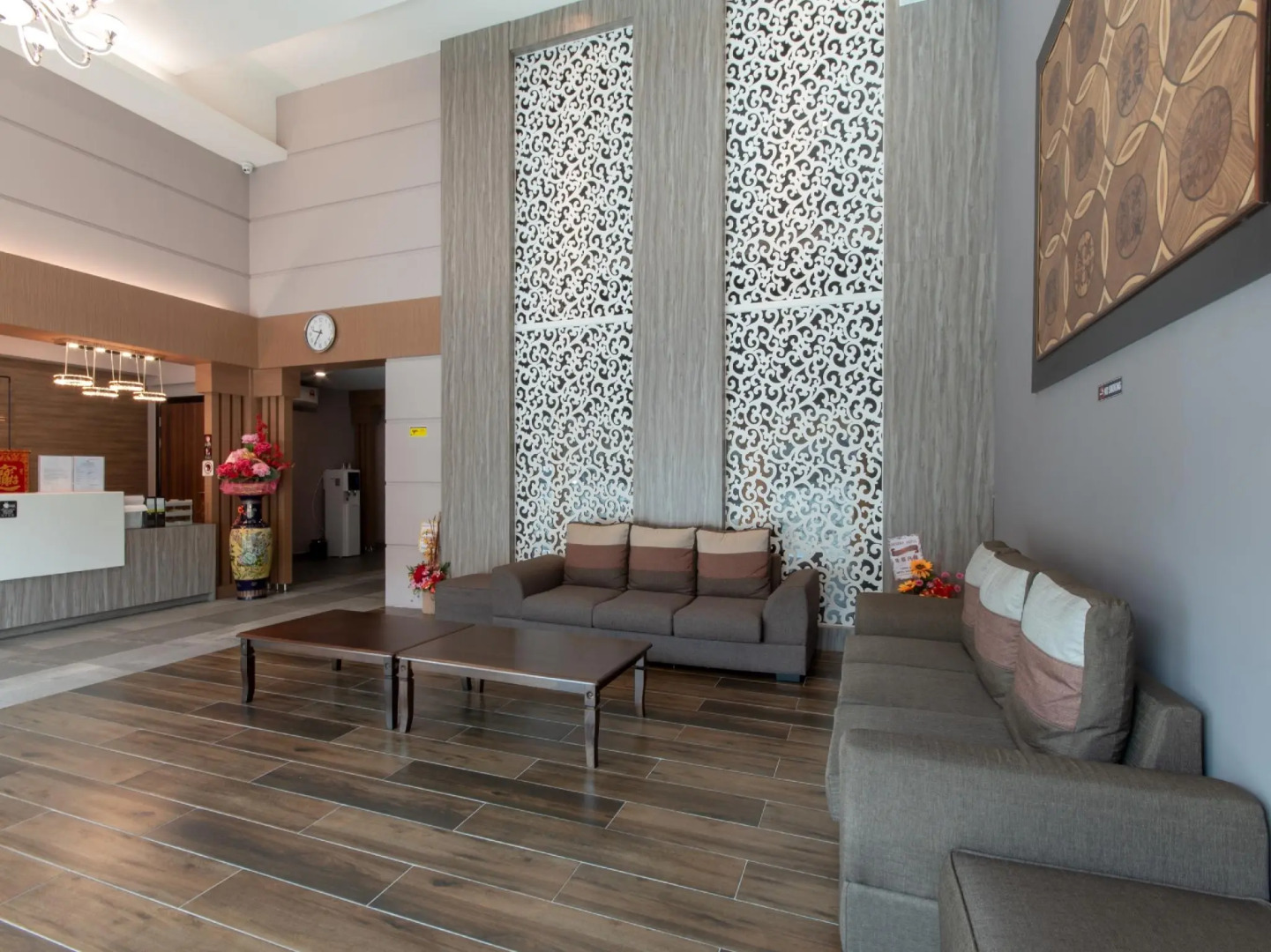 OYO 89375 Regent Hotel