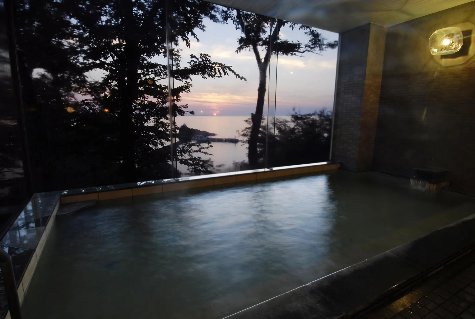 Shiretoko Yuhi No Ataruie Onsen Hostel