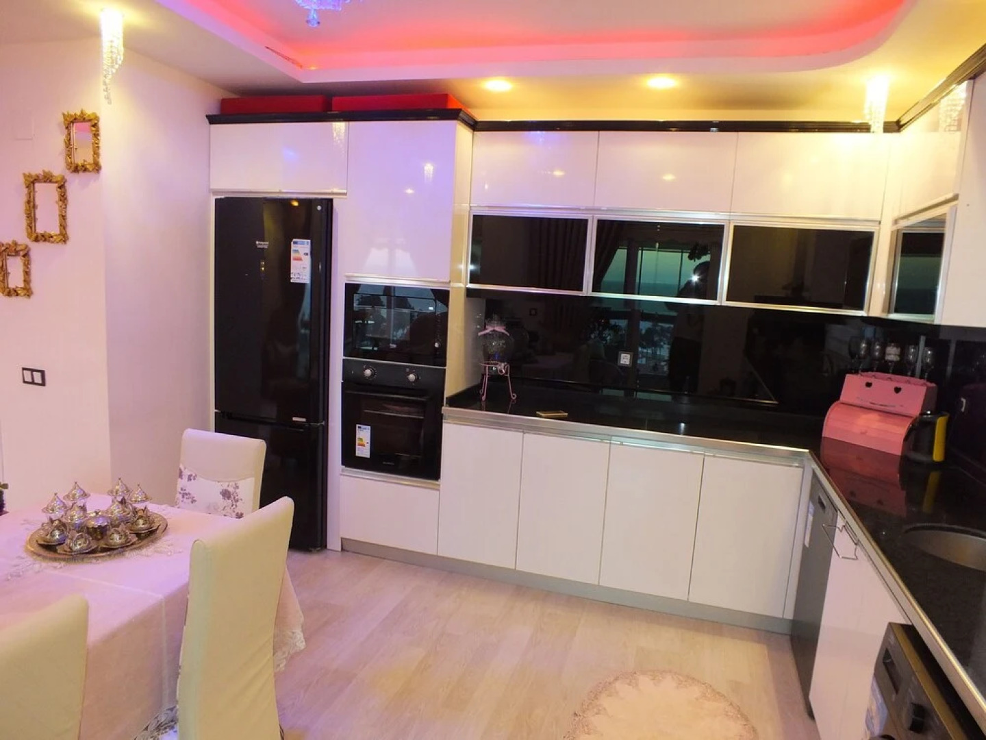 GoldenPark King Suites with Balcony & Sea view