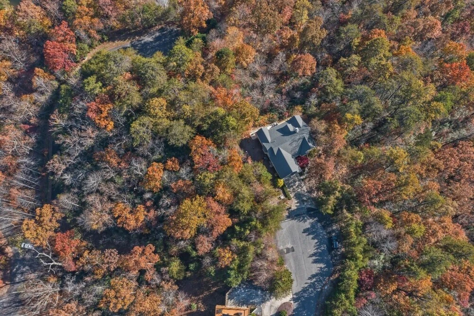 Rumbling Bald Resort Home In Lake Lure - Wifi - Community Beach, Pool, Golf And More 5 Bedroom Home by Sunscape Property Management