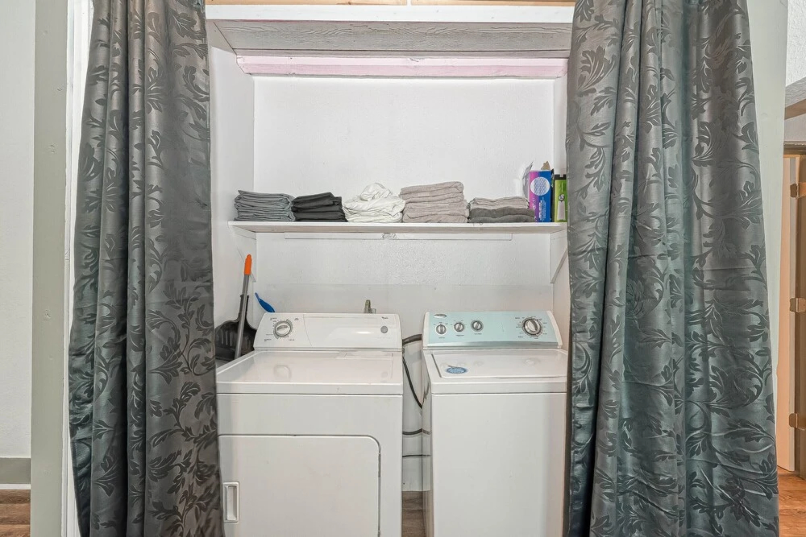 New Listing! Chillaxing in Texas City, Minimalist Home, Wifi, Close to Texas Museum