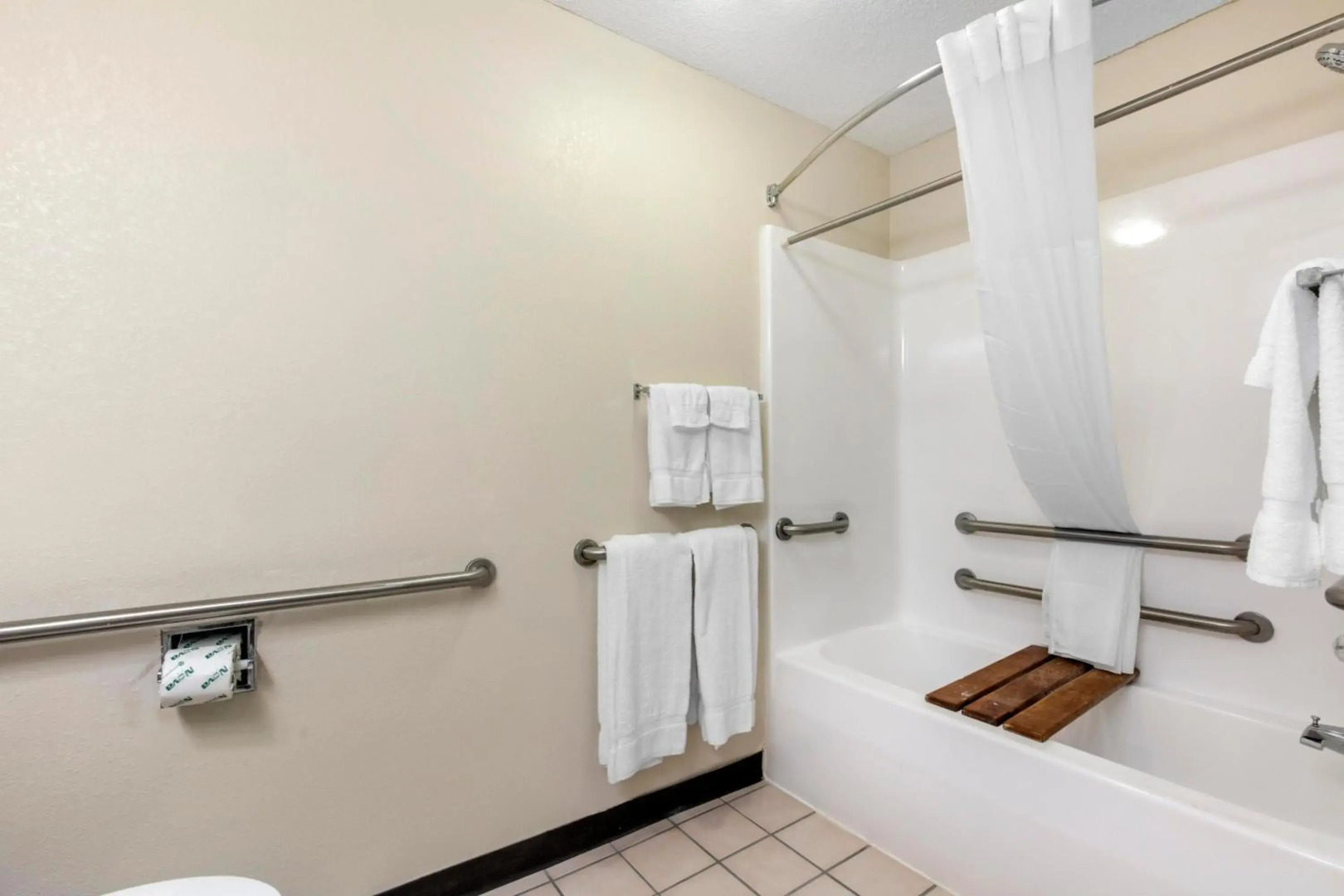 Quality Inn & Suites Metropolis I-24