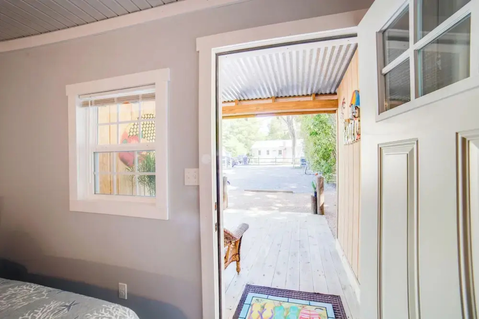 Ocean Isle Beach Studio w/ Patio - 1 Mi to Pier!
