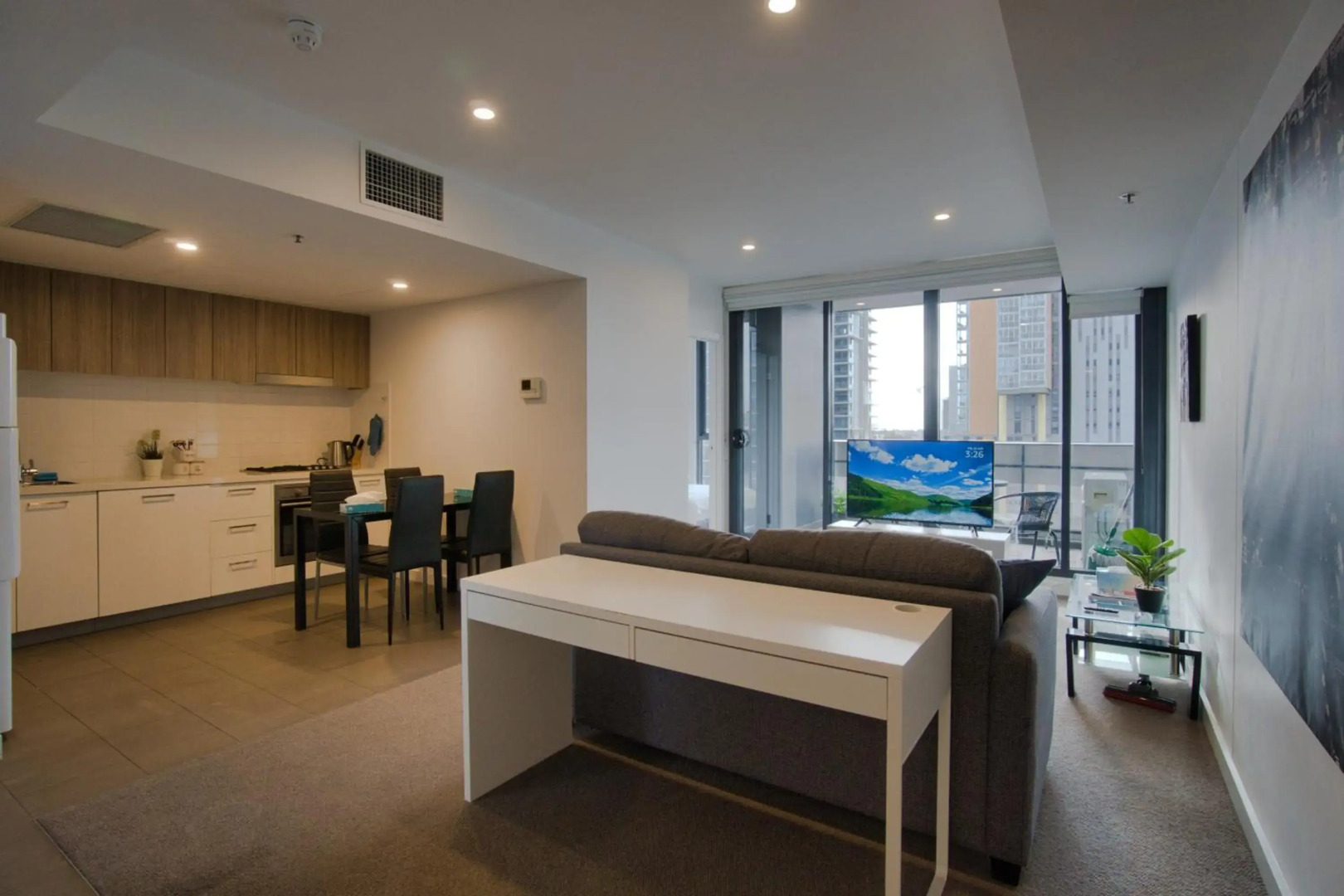 Luxury 2 Bedroom Apartment - Adelaide CBD