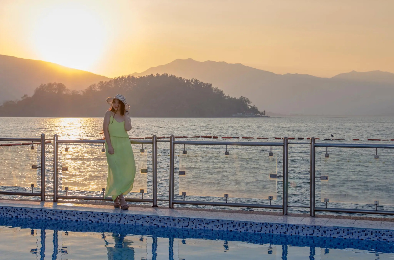 White Rock Waterpark and Beach Hotel