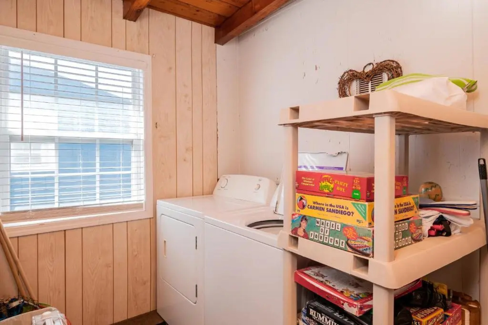 Chill'ax Inn by Oak Island Accommodations