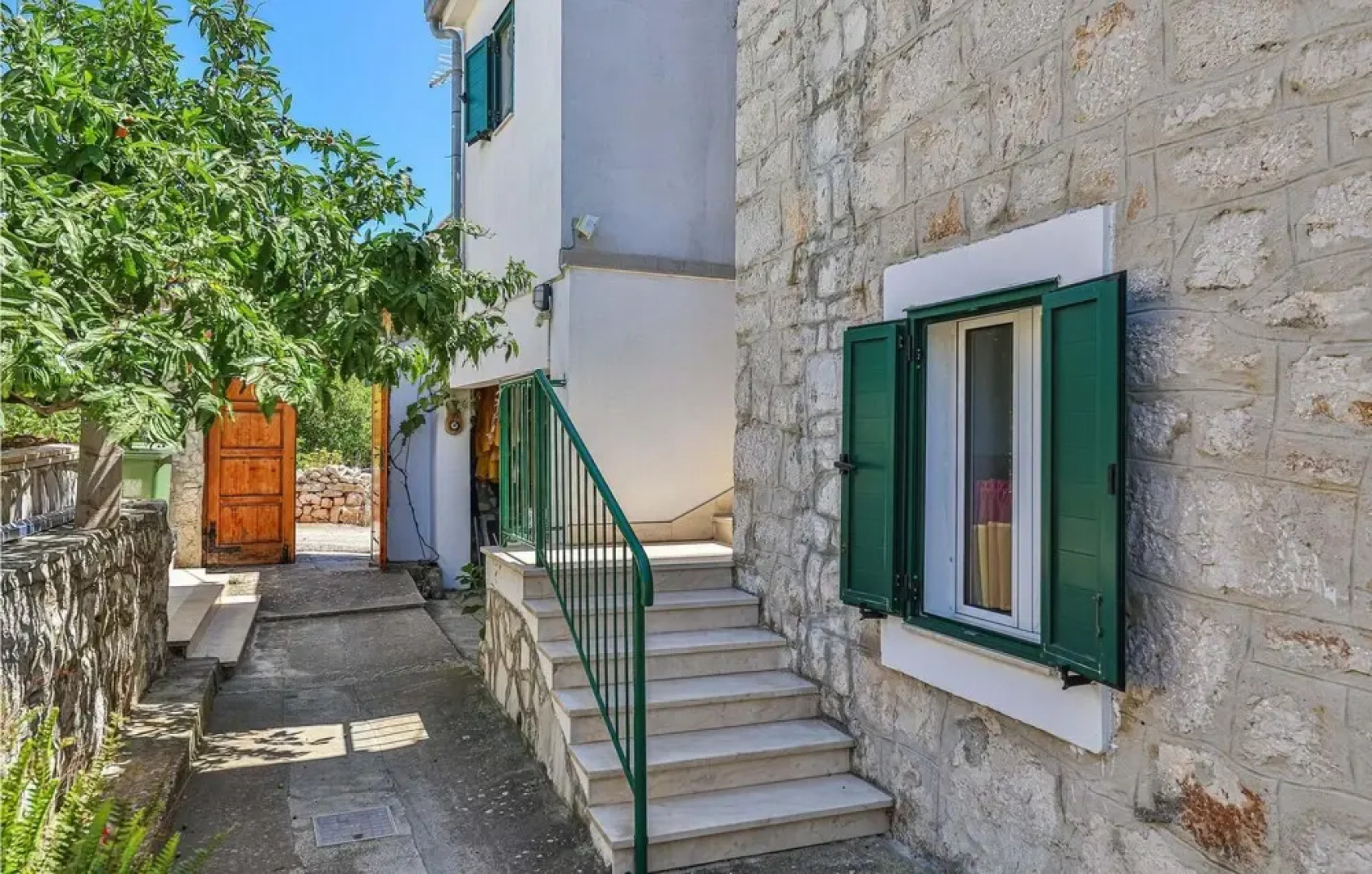 Stunning Home in Drvenik Mali With Wifi and 2 Bedrooms