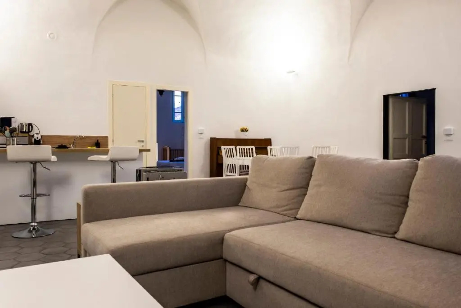 Archivolto del Teatro, 3