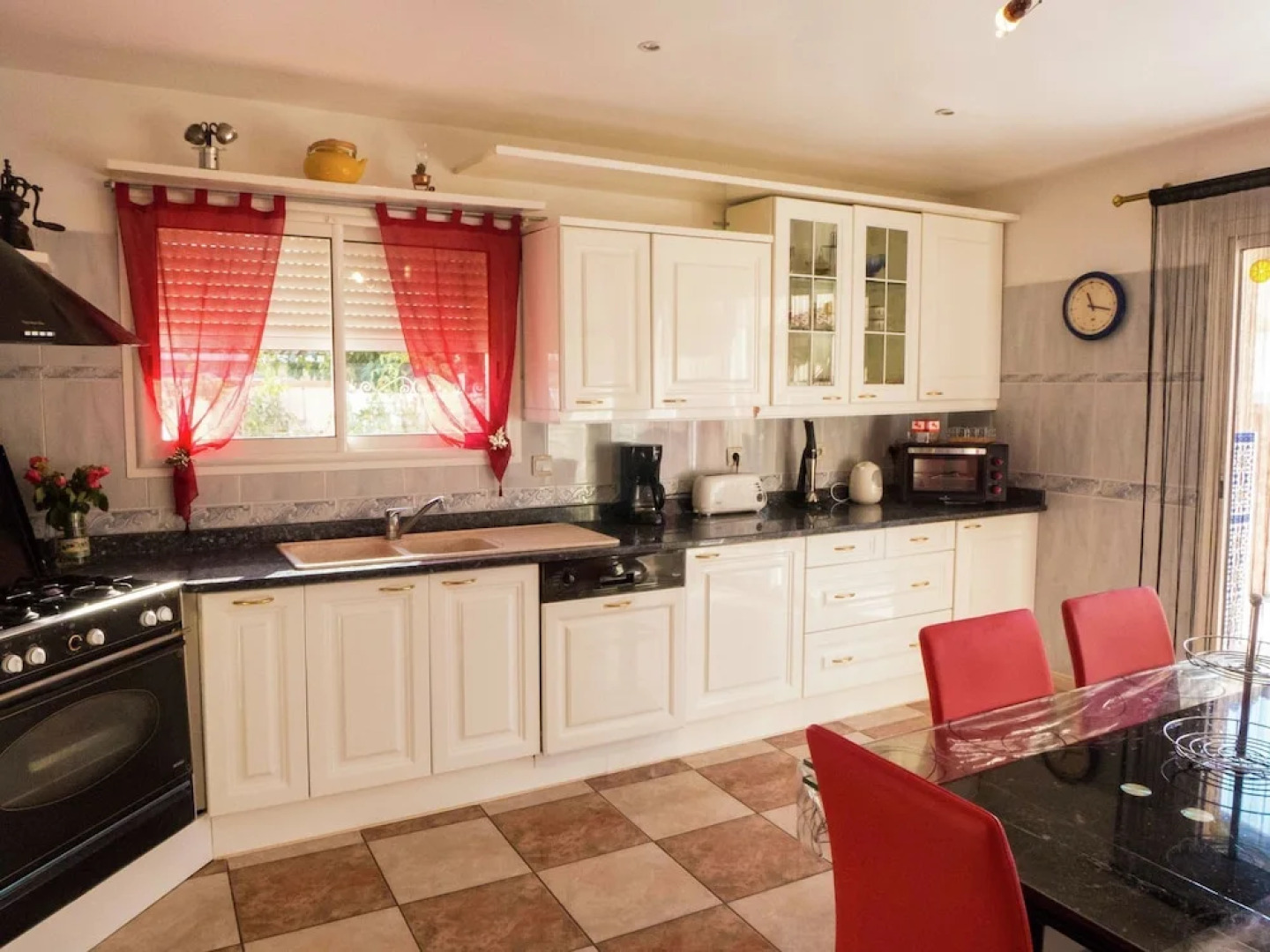 Exquisite Villa in Perpignan With Swimming Pool