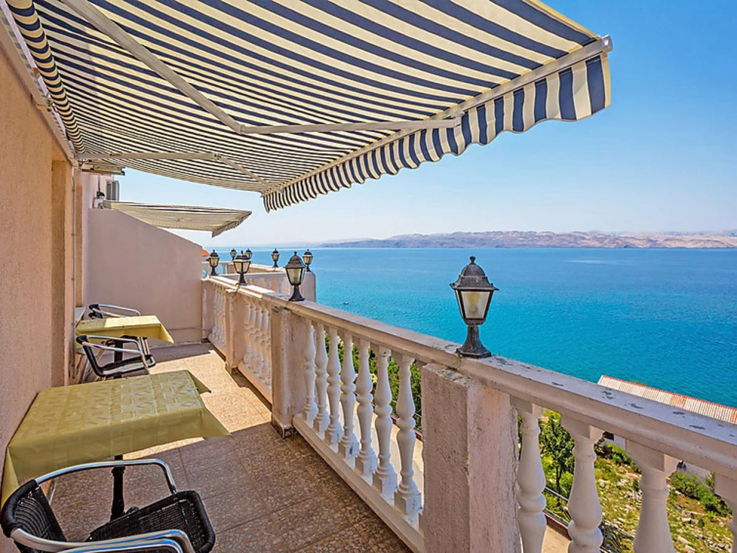 Apartment Delfin Karlobag 13234