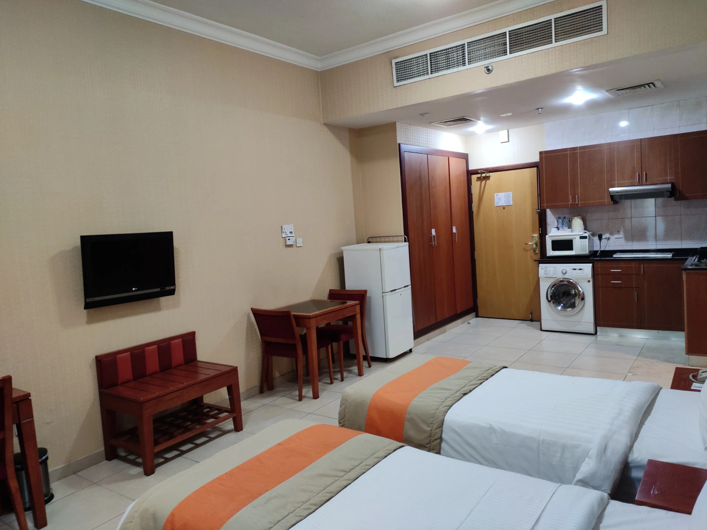 Отель Wescott Plaza Hotel Apartment