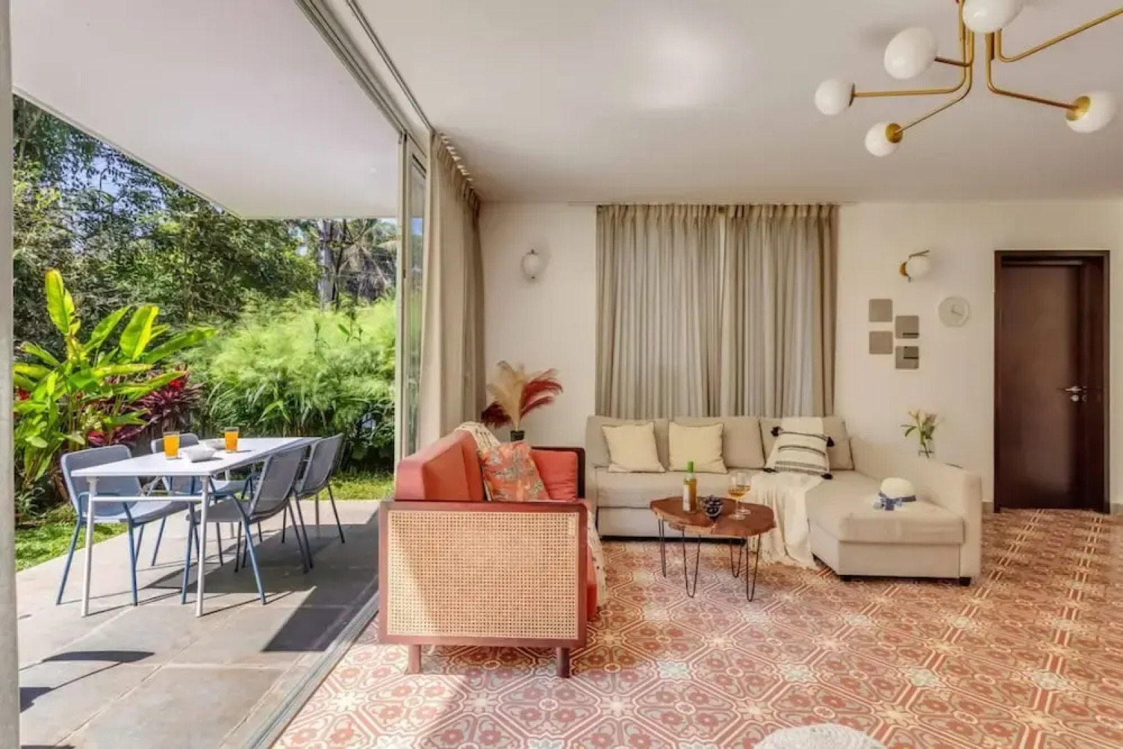 Stylish 2BR w Pool Near Candolim and Coco Beach