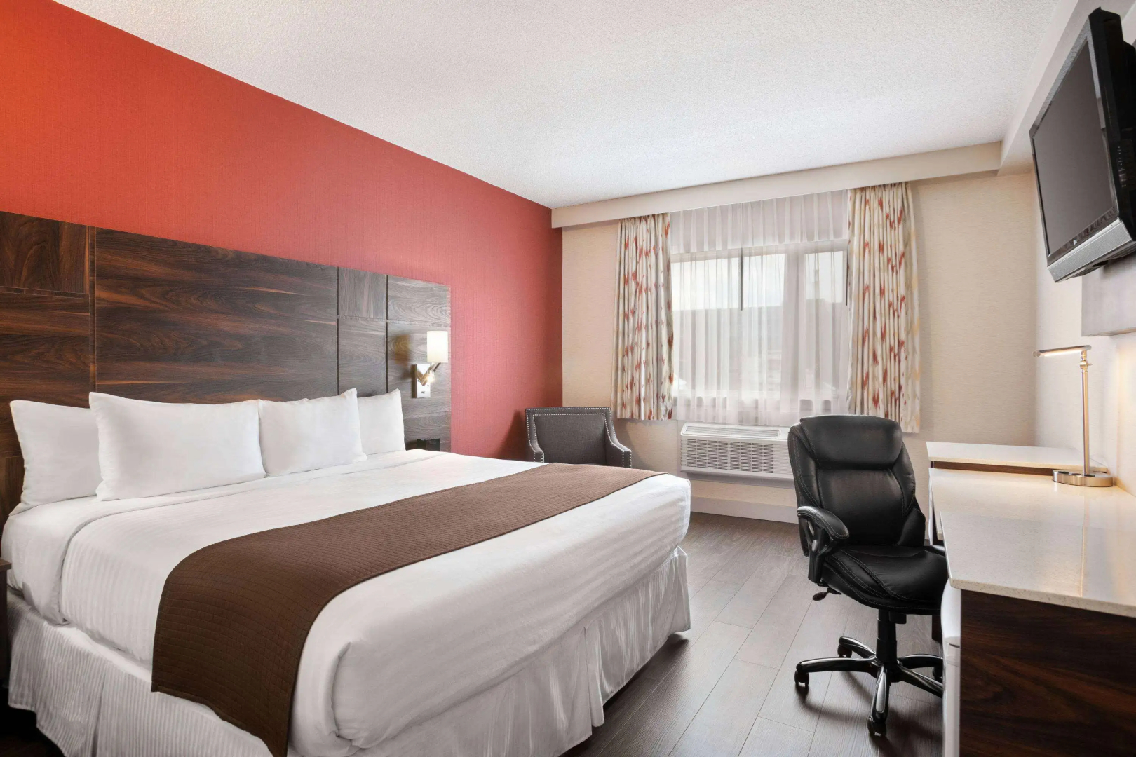 Baymont Inn and Suites Medicine Hat