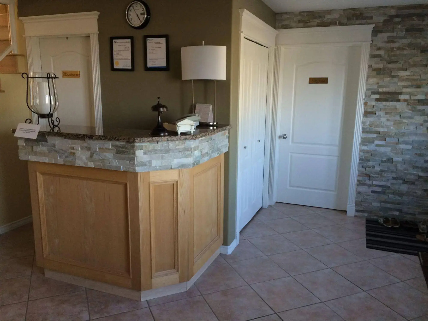 Lakeshore Inn Bed & Breakfast