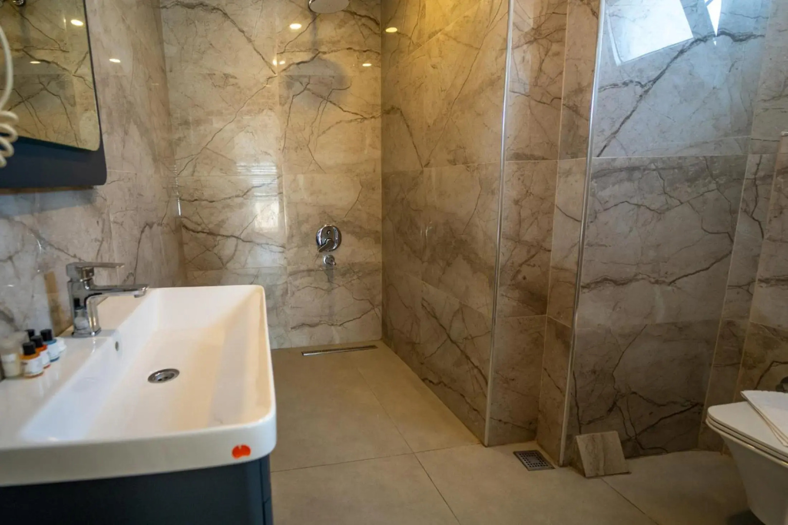 Aurasia SeaSide Hotel