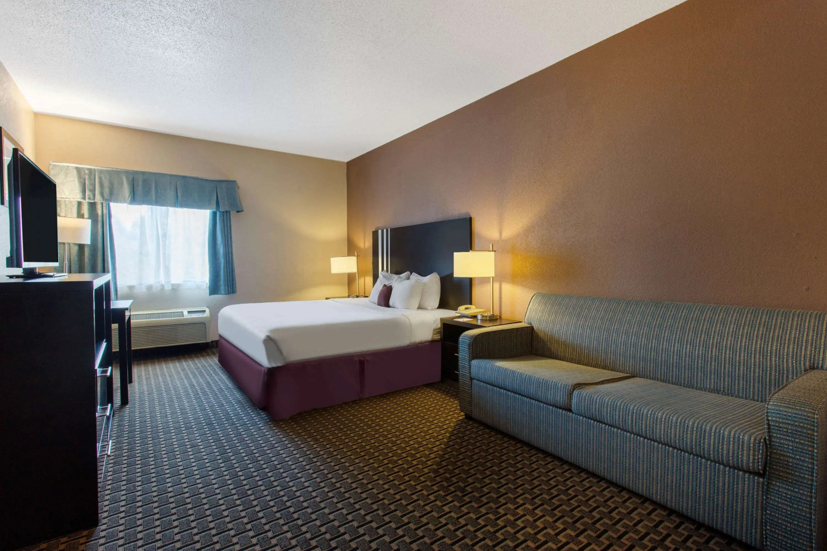 Ramada by Wyndham Glendale Heights/Lombard