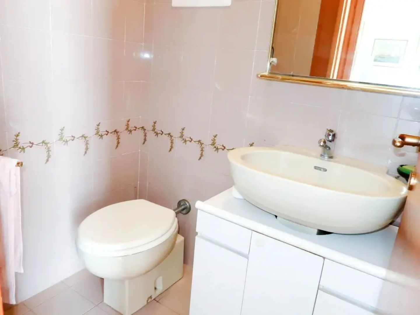 Paradise View Latte in Latte