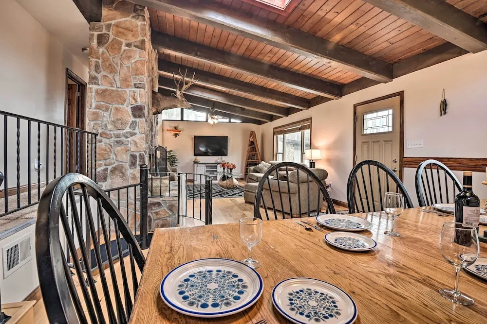 Indian Lake Retreat w/ Wet Bar & Covered Deck