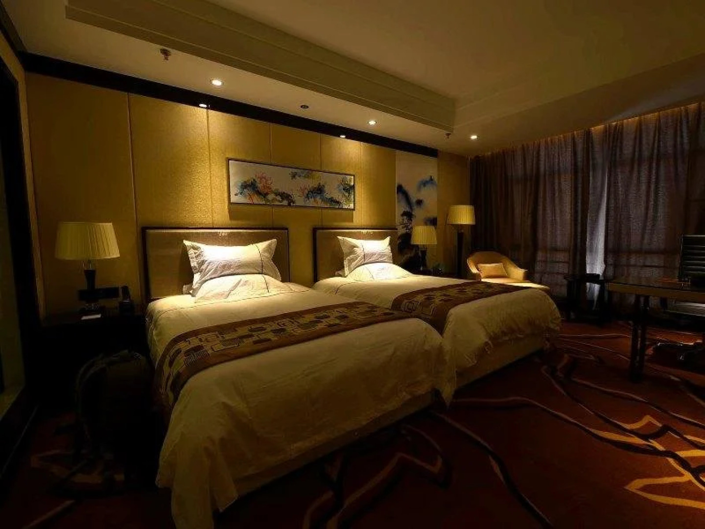 Huang He  International   Hotel