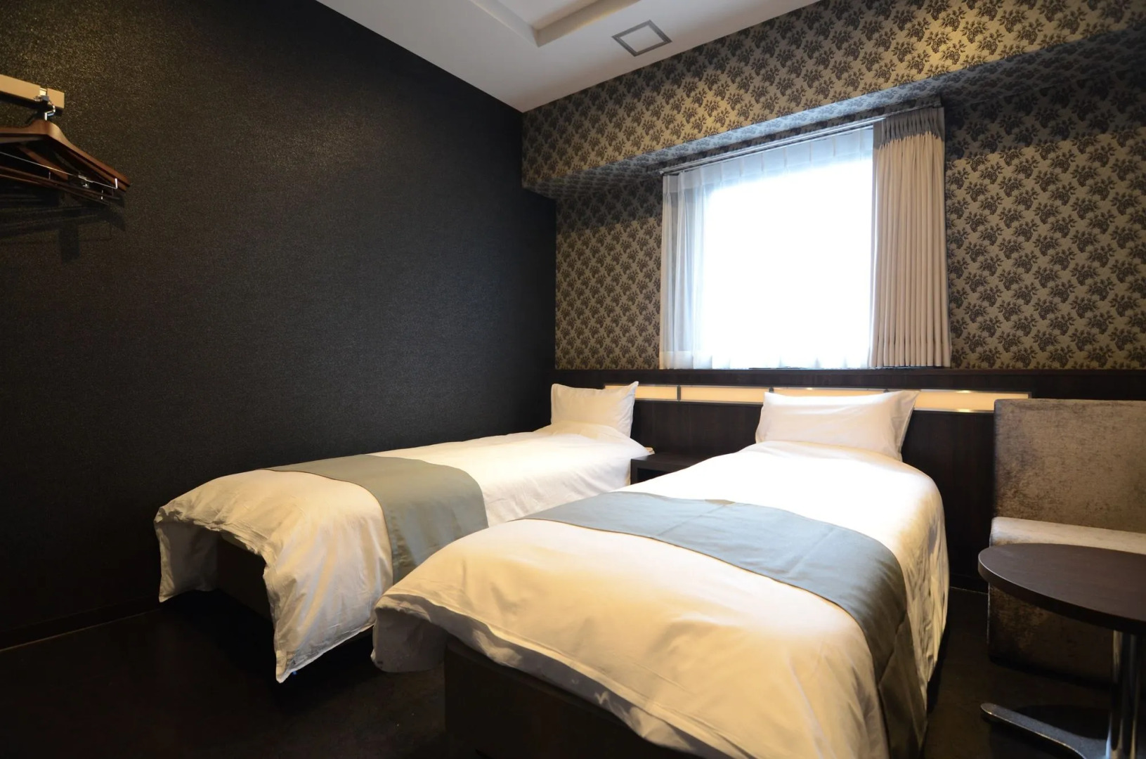 Nipponbashi Luxe Hotel