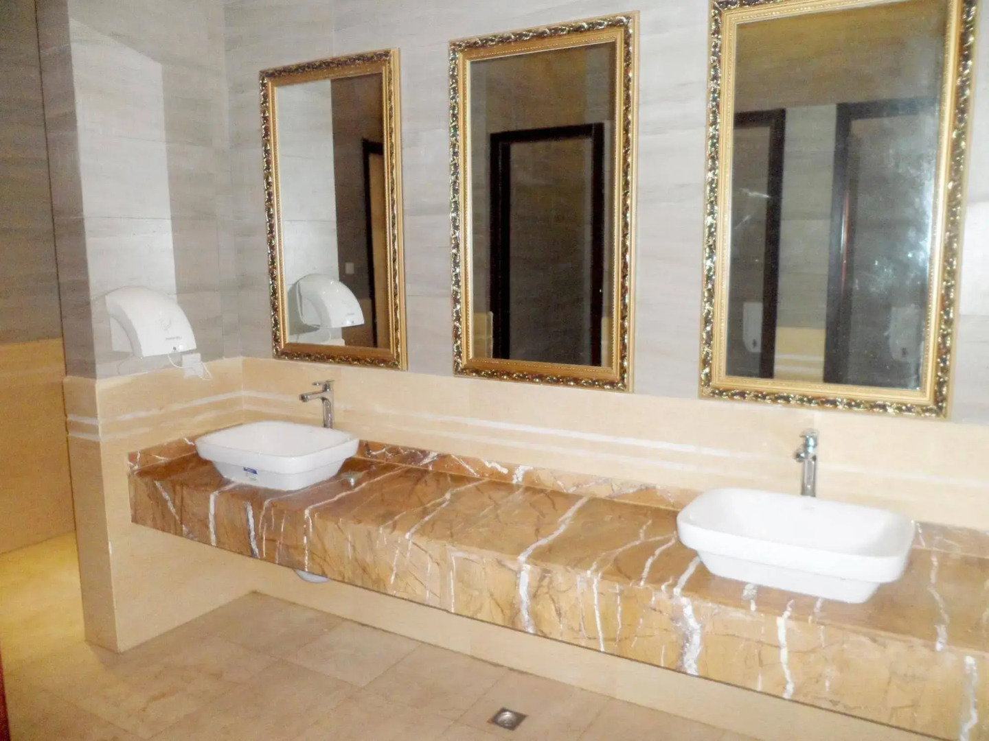 Coconut Grove Herton Sea View Hotel