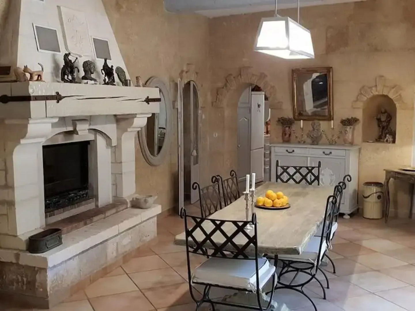 Villa in an Idyllic and Relaxing Setting Near Orange